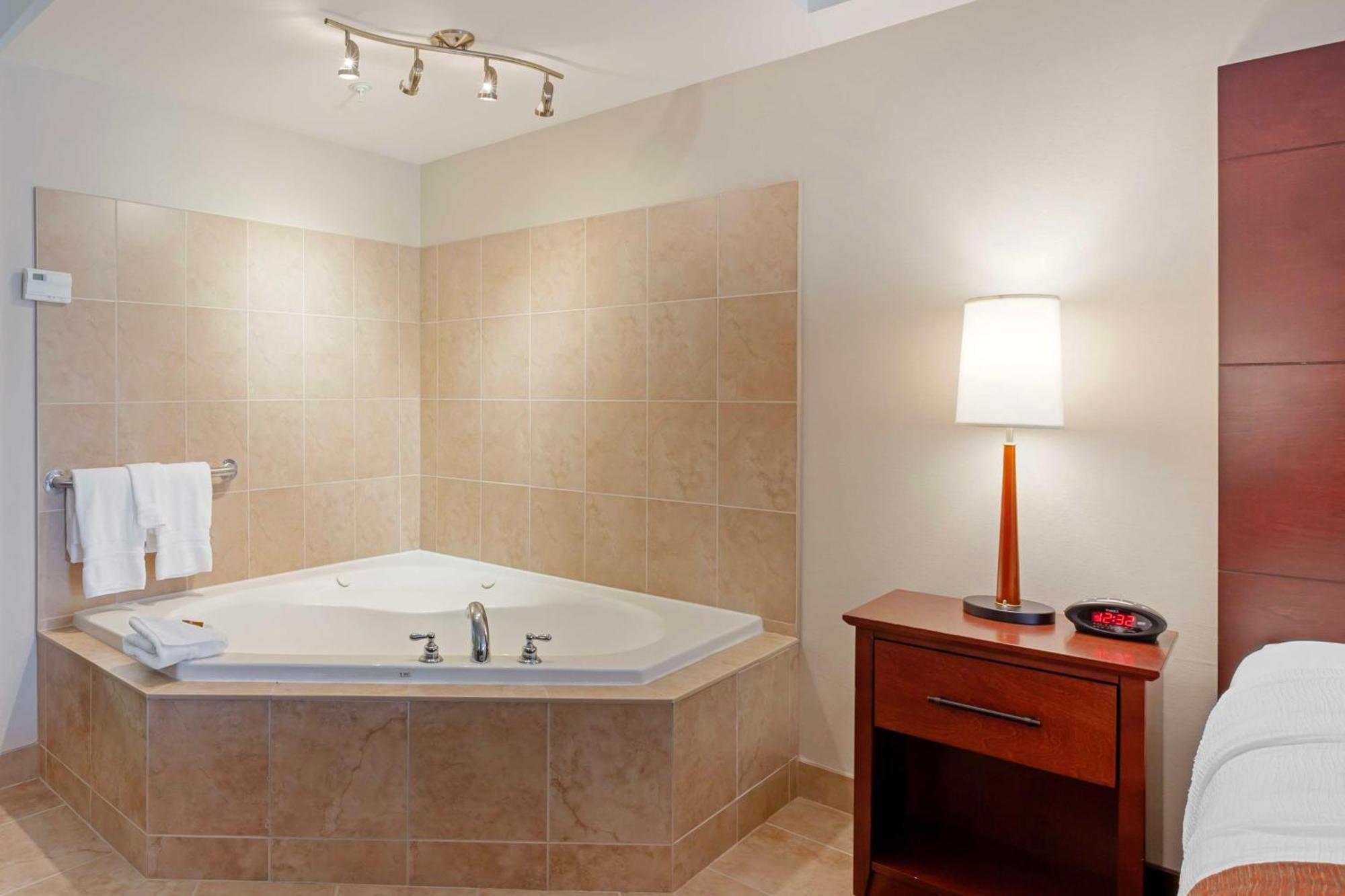 Best Western Plus Muskoka Inn Huntsville Exterior photo
