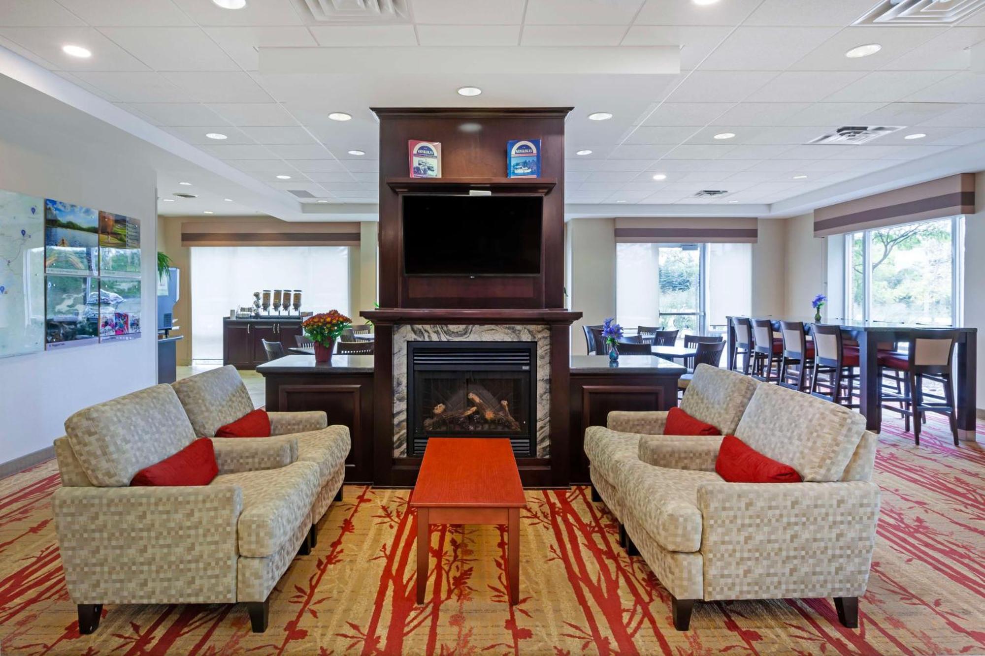 Best Western Plus Muskoka Inn Huntsville Exterior photo