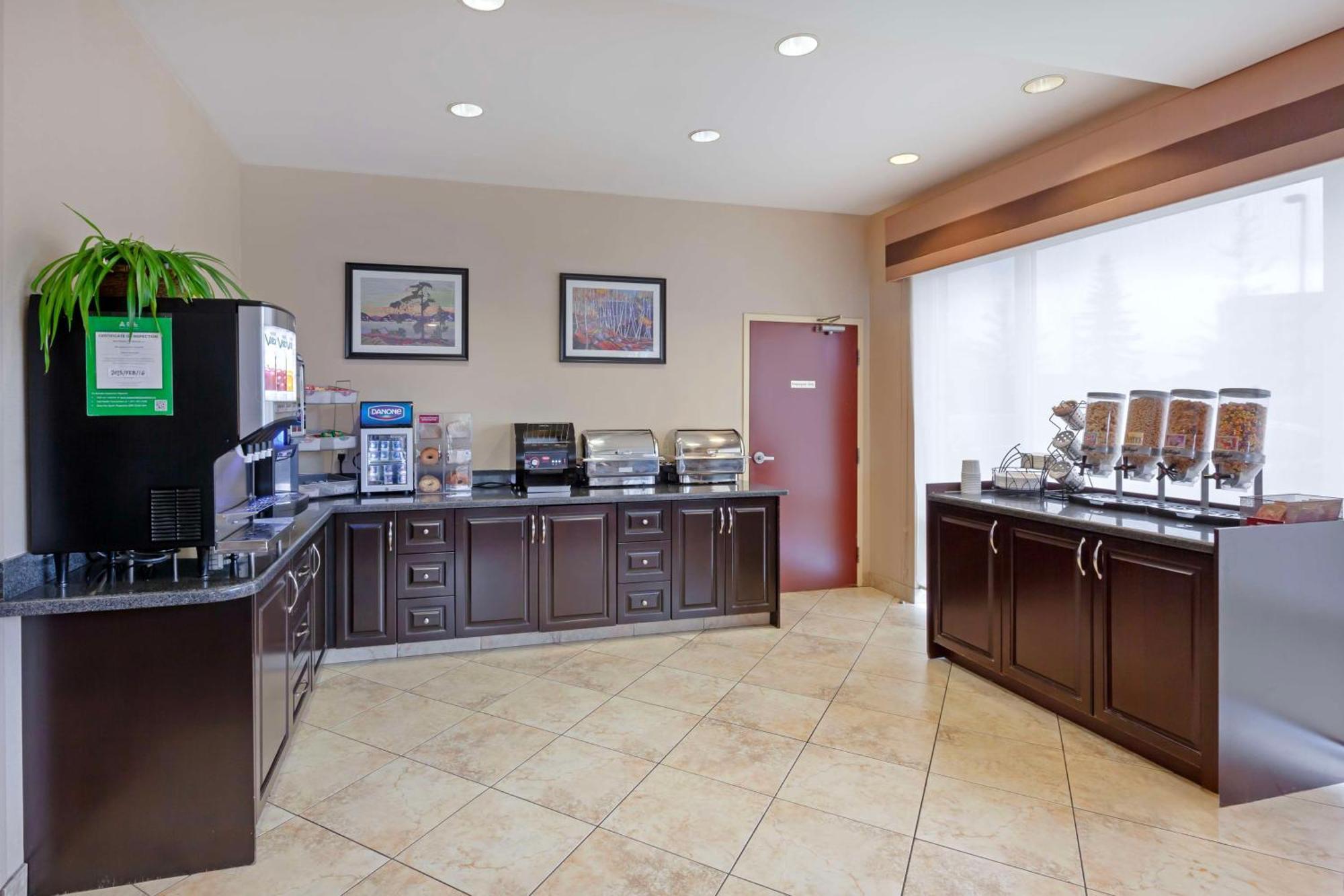 Best Western Plus Muskoka Inn Huntsville Exterior photo